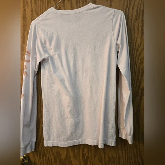 Very cute long sleeve "Defender" concert tee. Size small. - Picture 5 of 10